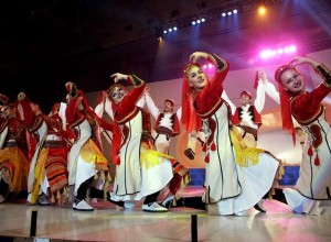 Kosovo Albanian ethnic costume/dance, courtesy of Wikimedia